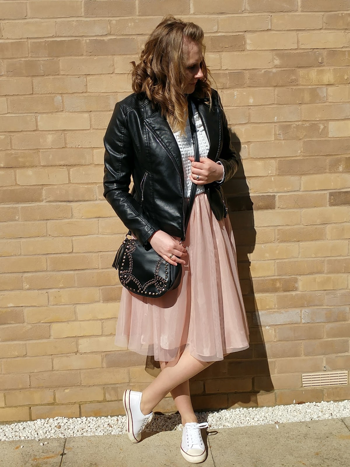 Casual tulle skirt czyli ramoneska, tiulowa spódnica i strój Casual tulle skirt czyli ramoneska, tiulowa spódnica i strój